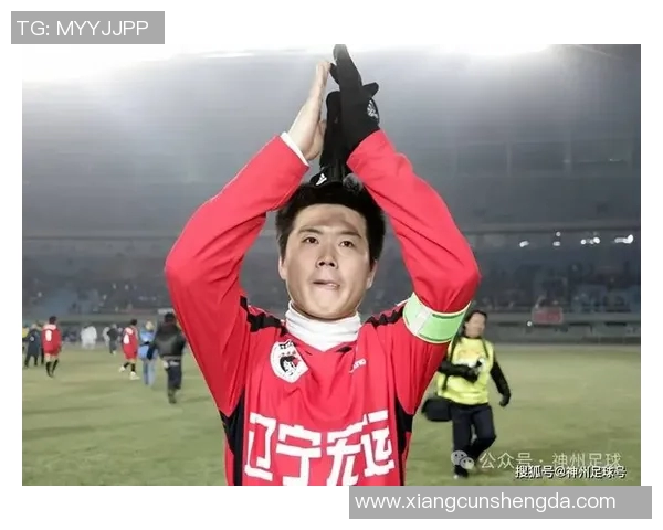 足球明星签名高清图片集锦展现球场传奇风采与个人魅力