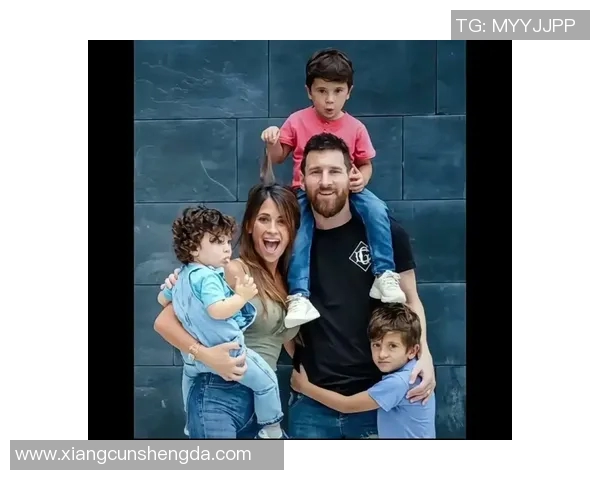 足球明星小法的妻子生活揭秘与两人甜蜜爱情故事分享